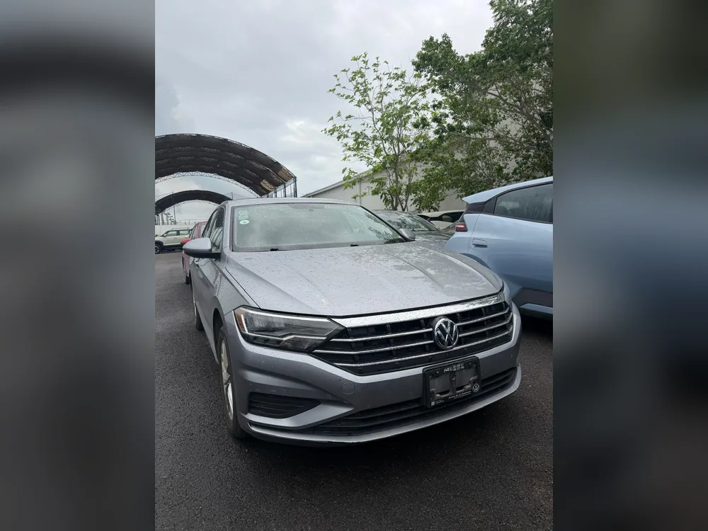 Volkswagen Jetta 2021 Comfortline automático seminuevo en BYD Tampico